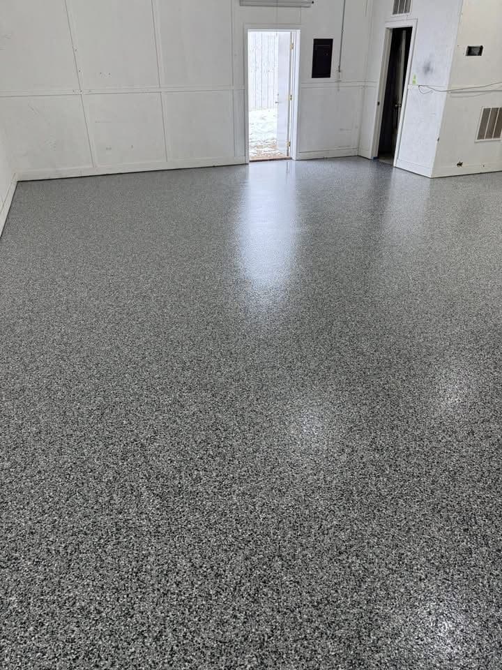 Gallery photos for Glossy Epoxy Flooring for Enhanced Garage Spaces: Image #2