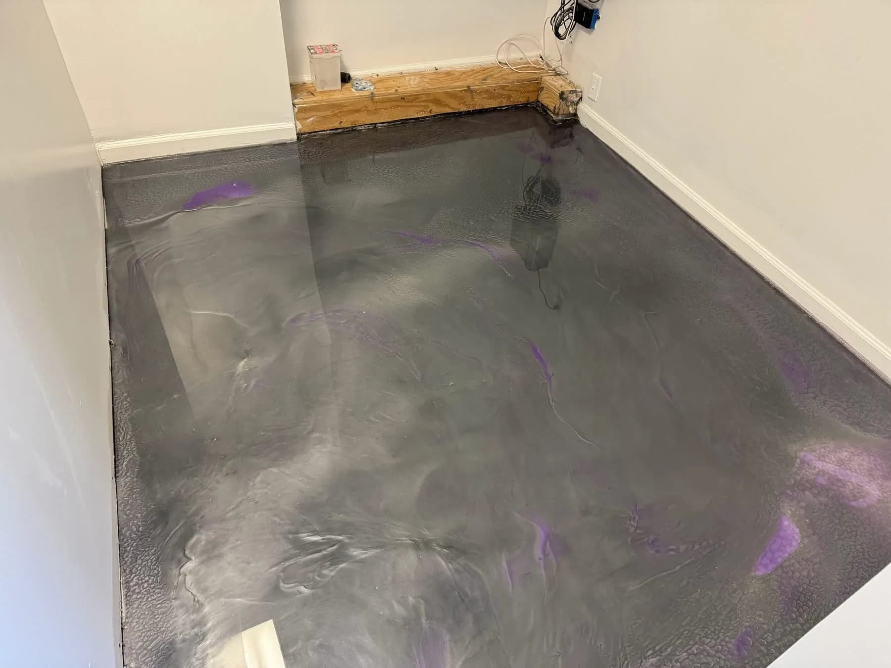 Gallery photos for Metallic Epoxy Floor That Looks Like Art Underfoot: Image #2