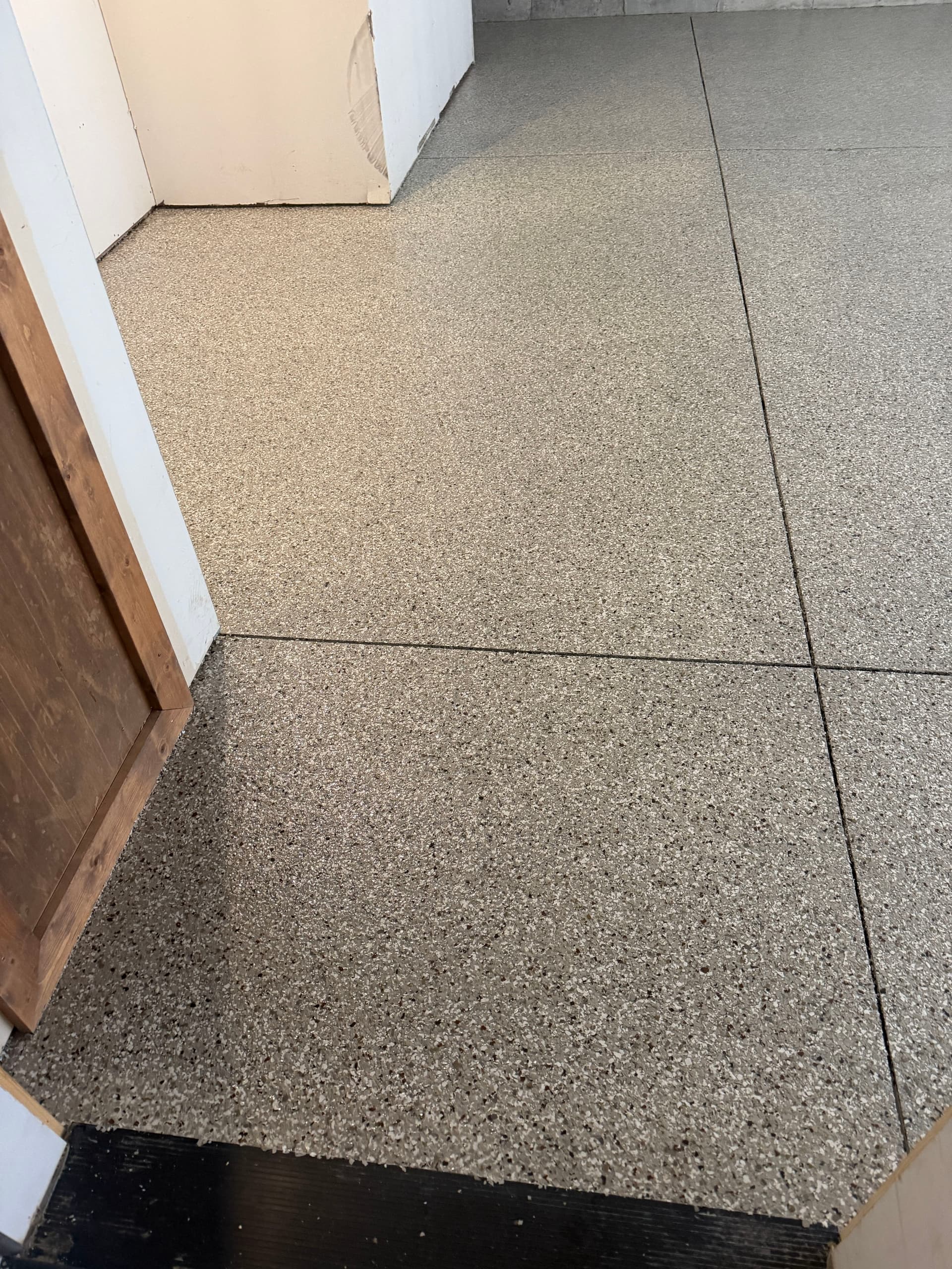 Gallery photos for Creekbed Flake Epoxy Gives This Garage Floor a Sharp Finish: Image #3
