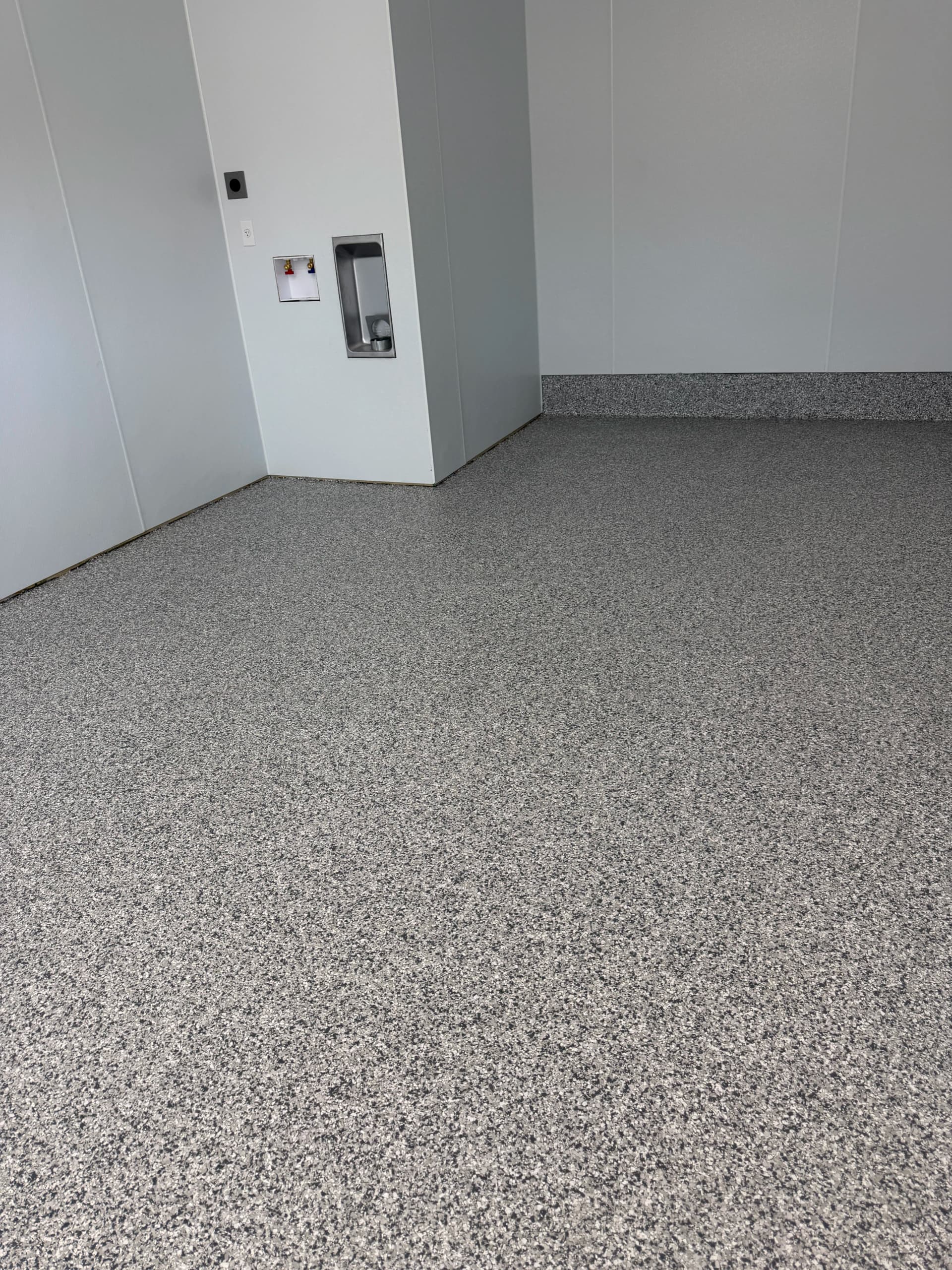Gallery photos for Gravel Flake Epoxy Floors That Work as Hard as You Do: Image #1